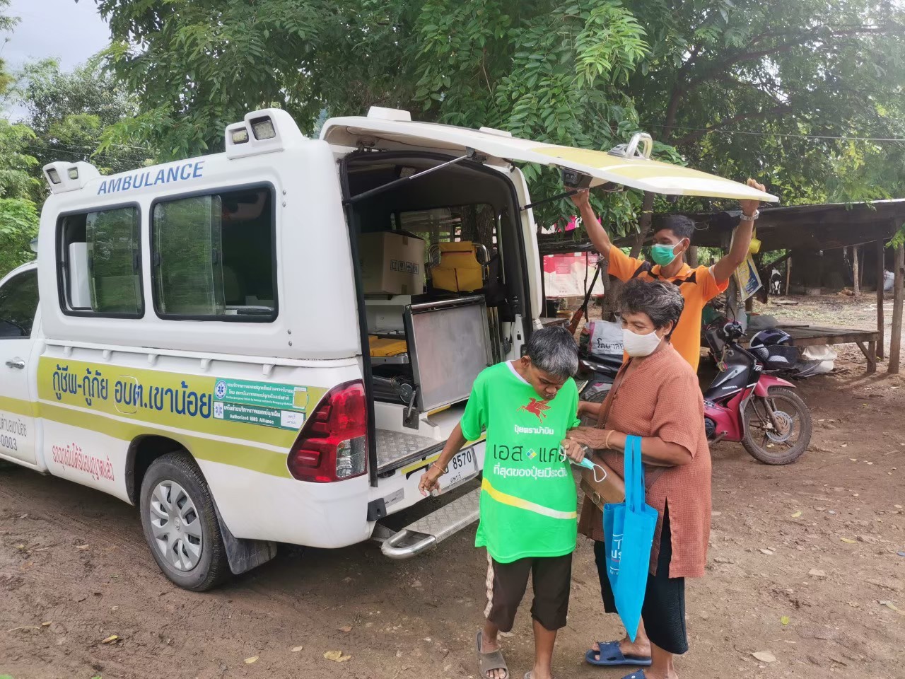 บริการรถพยาบาลฉุกเฉิน สำหรับผู้ป่วย ผู้สูงอายุ และคนพิการในตำบลเขาน้อย